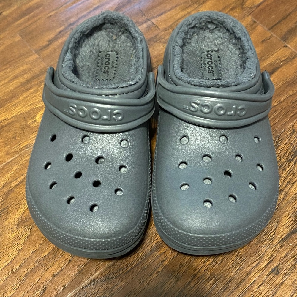Gently Worn Kids Crocs Size 1 Fleece Lined